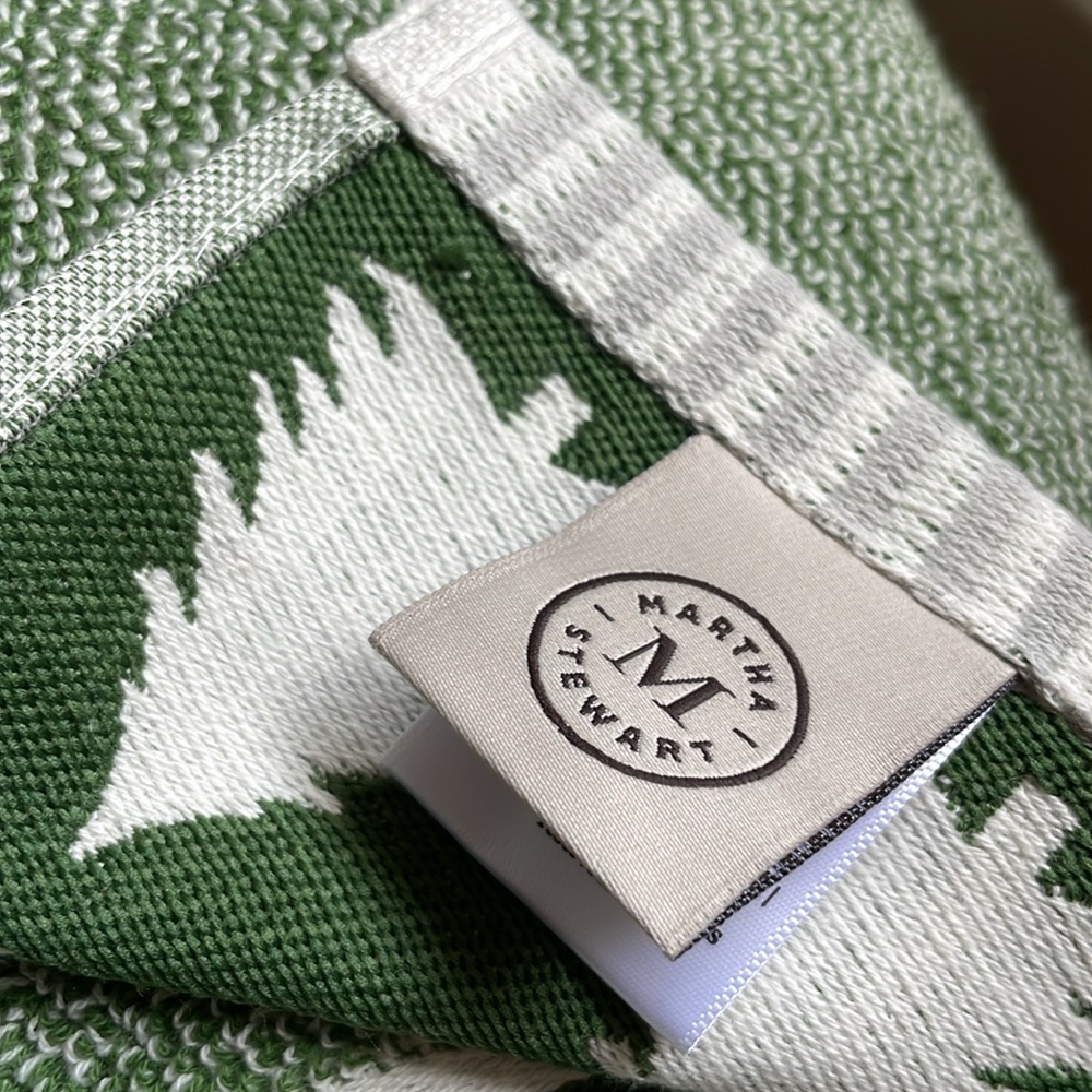 MARTHA STEWART🌲Set of 2 Evergreen Trees Bath Towels 🌲NWT🌲Beautiful Quality 🌲 - Picture 10 of 10